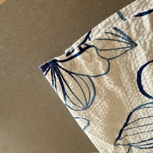 Men's Gap XL Blue & White Flower Seersucker Cotton Button Lightweight Shirt - Picture 2 of 6